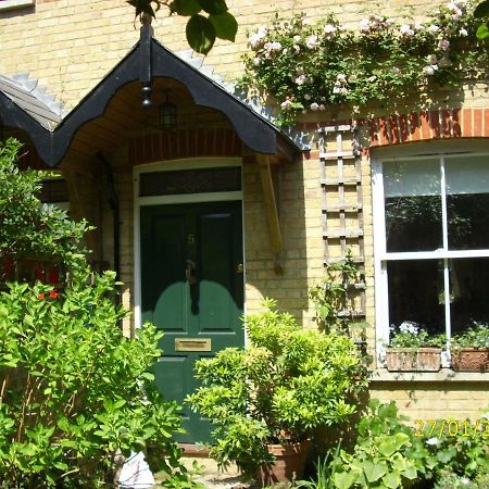 Old Station Gardens, Sw London Bed and Breakfast Teddington Exteriör bild