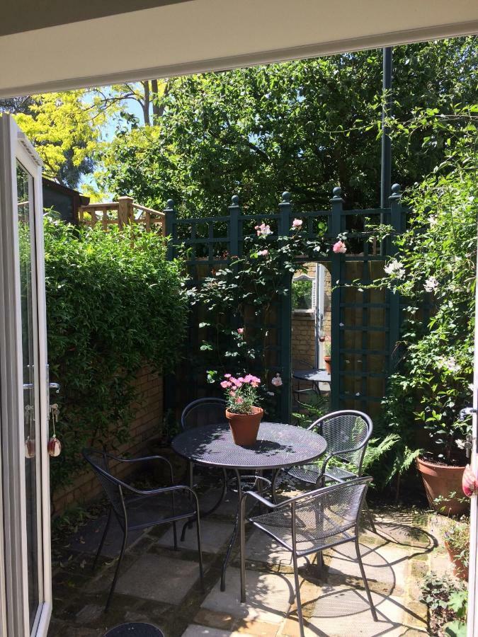 Old Station Gardens, Sw London Bed and Breakfast Teddington Exteriör bild